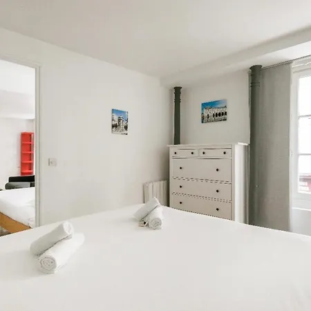 538sqftmaraisles Hallescentre Pompidou Et Métros París